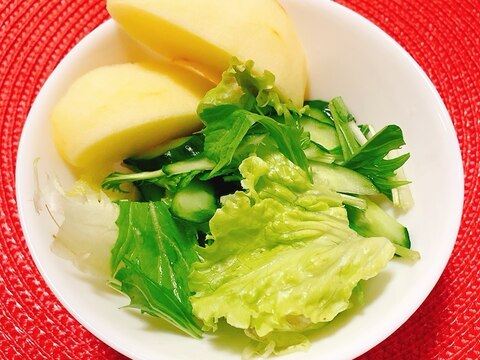りんご♪緑の野菜サラダ